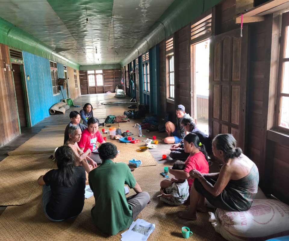 Diskusi budaya bersama masyarakat setempat