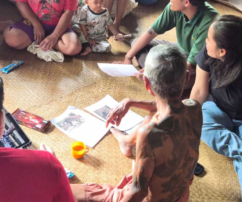 Diskusi budaya bersama masyarakat setempat